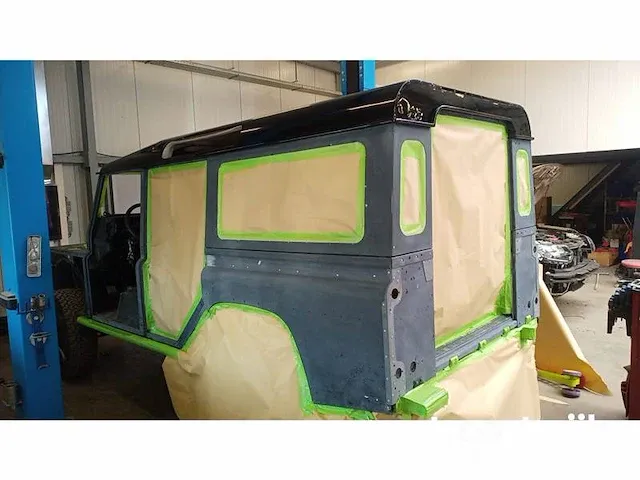 Land rover defender 110 's' (custom, lichte vracht) - afbeelding 46 van  52
