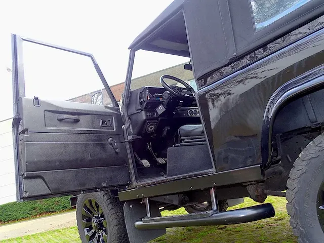 Land rover 'defender' 90 cabrio v8 - afbeelding 21 van  50