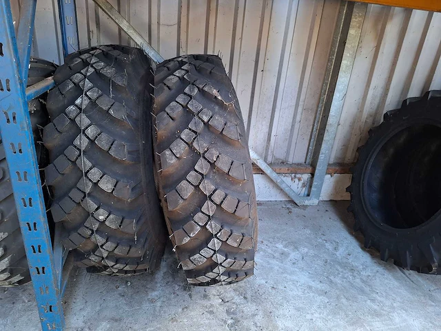 Landbouwband loader 370-508/1400-20 op velgen 8 gaats nieuw 2x - afbeelding 1 van  5