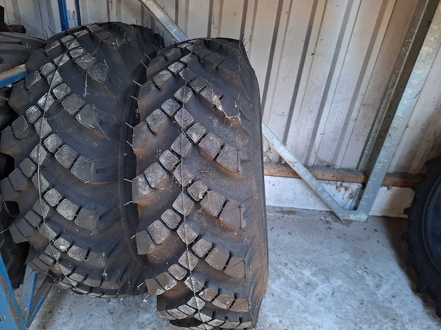 Landbouwband loader 370-508/1400-20 op velgen 8 gaats nieuw 2x - afbeelding 2 van  5