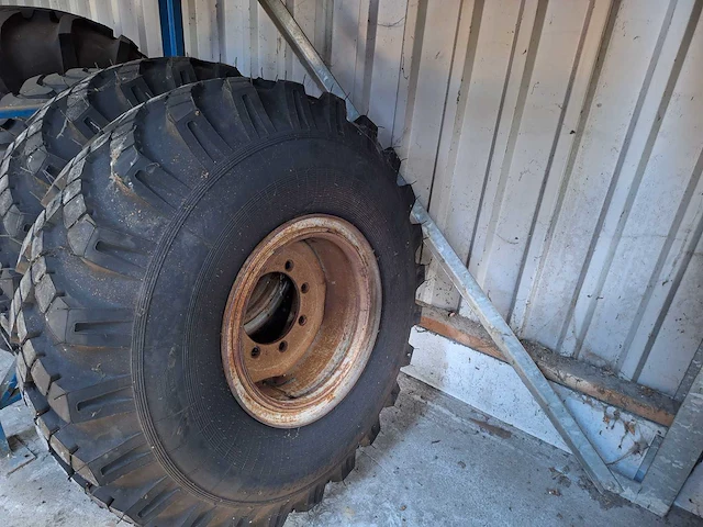 Landbouwband loader 370-508/1400-20 op velgen 8 gaats nieuw 2x - afbeelding 3 van  5