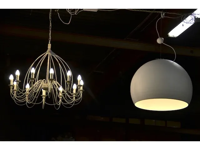 Landelijke witte luster 12 lichtpunten - afbeelding 2 van  2