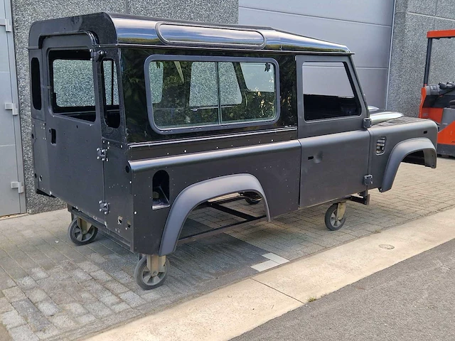 Landrover - defender - 2.4 d - landrover defender 2010 puma bodyshell - 2010 - afbeelding 17 van  27