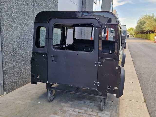 Landrover - defender - 2.4 d - landrover defender 2010 puma bodyshell - 2010 - afbeelding 18 van  27
