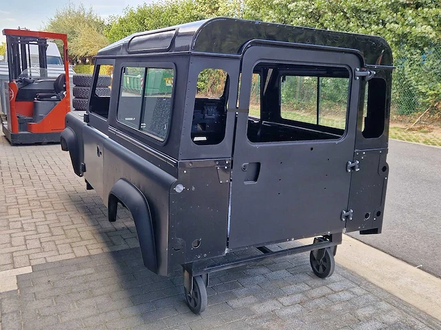 Landrover - defender - 2.4 d - landrover defender 2010 puma bodyshell - 2010 - afbeelding 19 van  27