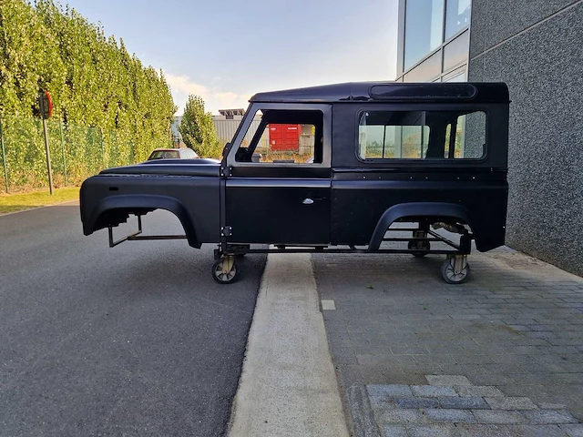 Landrover - defender - 2.4 d - landrover defender 2010 puma bodyshell - 2010 - afbeelding 23 van  27
