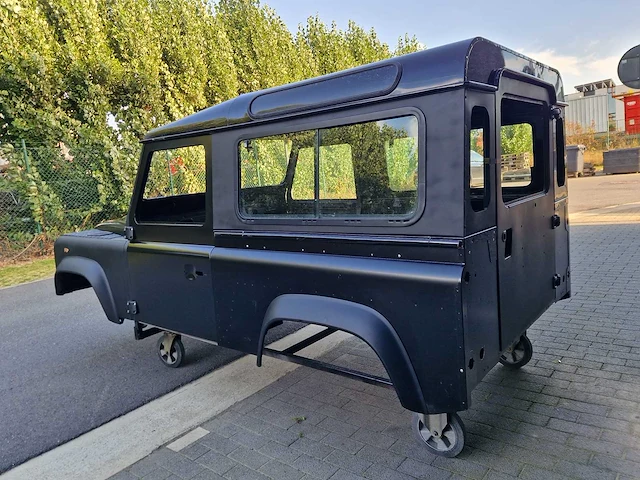 Landrover - defender - 2.4 d - landrover defender 2010 puma bodyshell - 2010 - afbeelding 24 van  27
