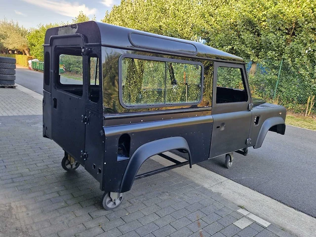 Landrover - defender - 2.4 d - landrover defender 2010 puma bodyshell - 2010 - afbeelding 25 van  27