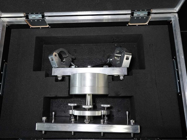 Lang - rigging clamp for projector rental frame m8/m10 - video - afbeelding 2 van  2
