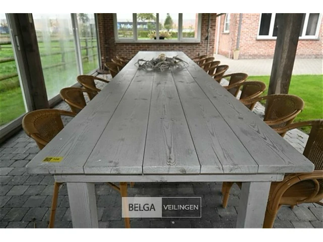Lange houten tafel met 14 stapelstoelen - afbeelding 3 van  7