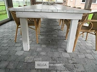 Lange houten tafel met 14 stapelstoelen - afbeelding 4 van  7