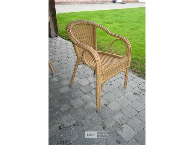 Lange houten tafel met 14 stapelstoelen - afbeelding 5 van  7