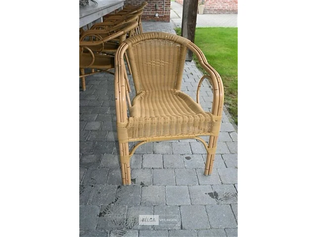 Lange houten tafel met 14 stapelstoelen - afbeelding 6 van  7