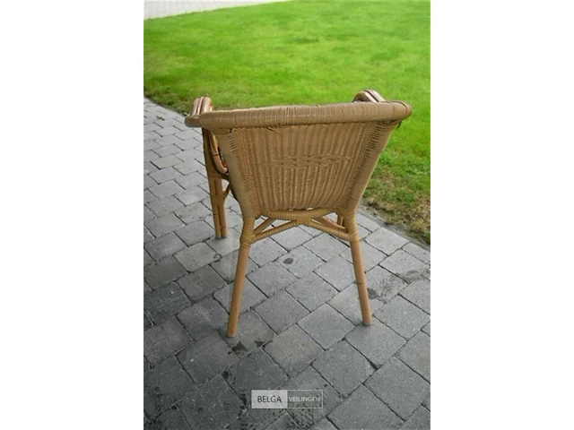 Lange houten tafel met 14 stapelstoelen - afbeelding 7 van  7