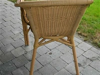 Lange houten tafel met 14 stapelstoelen - afbeelding 7 van  7