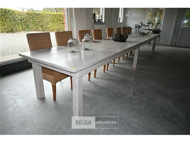 Lange houten tafel met stoelen - afbeelding 1 van  8