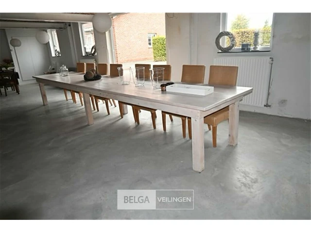 Lange houten tafel met stoelen - afbeelding 2 van  8