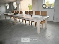 Lange houten tafel met stoelen - afbeelding 2 van  8