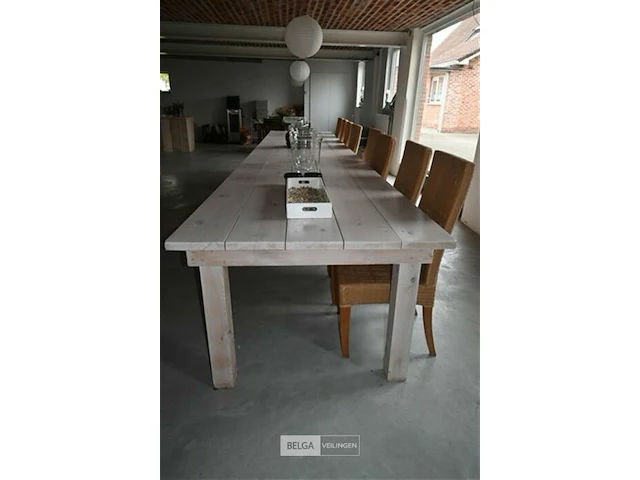 Lange houten tafel met stoelen - afbeelding 3 van  8