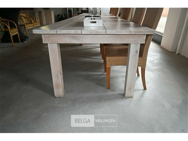 Lange houten tafel met stoelen - afbeelding 4 van  8