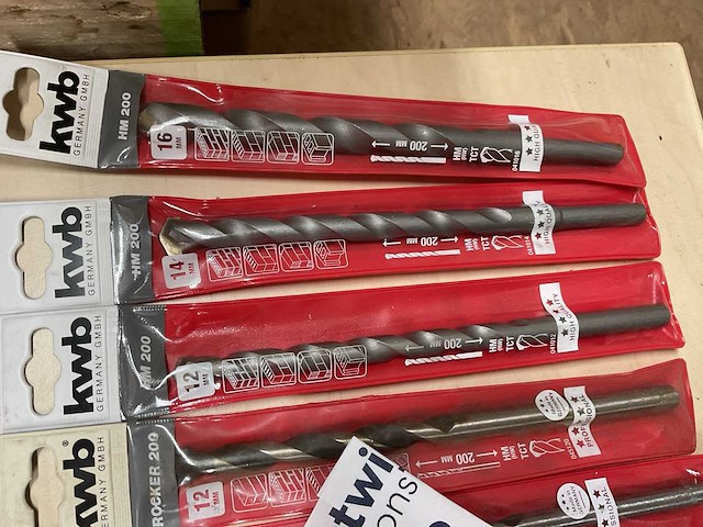 Lange steen boren - afbeelding 7 van  7