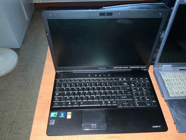 Laptop (3x) - afbeelding 4 van  4