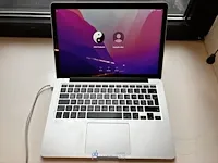 Laptop apple
