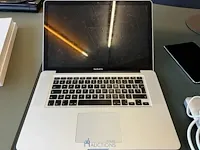 Laptop apple