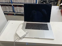 Laptop apple