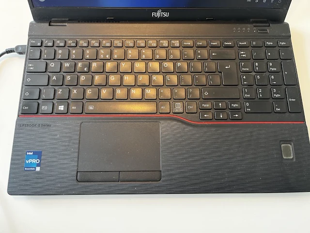 Laptop fujitsu - afbeelding 4 van  6