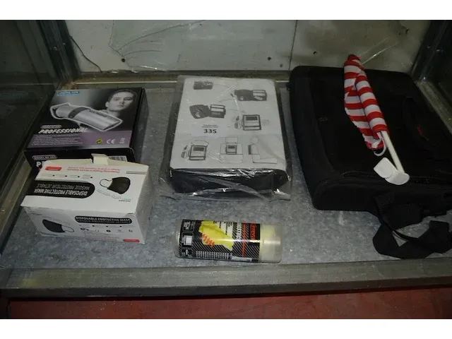 Laptoptas fargus, tondeuse dignlign, vlagje, mondmaskers, poetsdoek, zak voor rugleuning auto - afbeelding 1 van  5