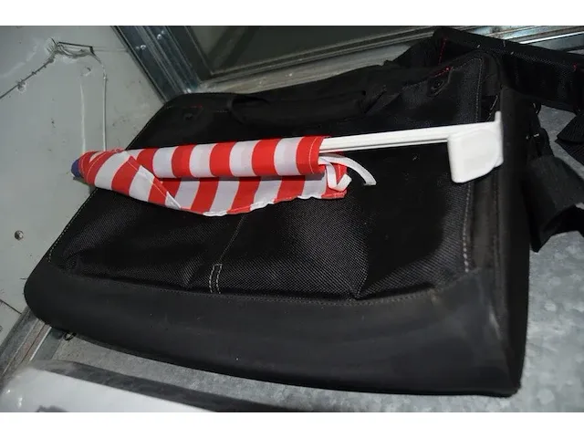 Laptoptas fargus, tondeuse dignlign, vlagje, mondmaskers, poetsdoek, zak voor rugleuning auto - afbeelding 5 van  5