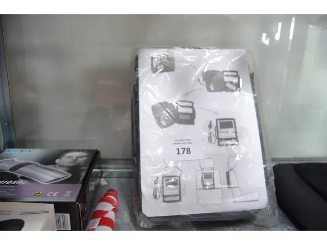 Laptoptas fargus, tondeuse dignlign, vlagje, mondmaskers, poetsdoek, zak voor rugleuning auto - afbeelding 7 van  8