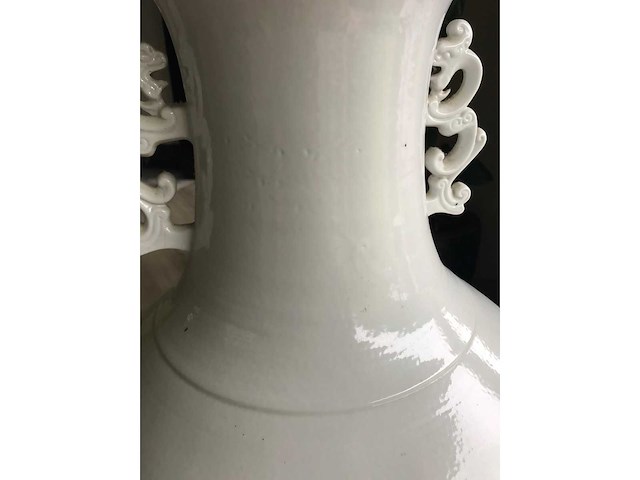 Large blanc de chine ceramic vase. 90cm high. - afbeelding 2 van  34