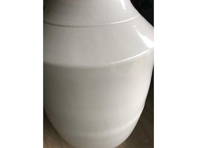 Large blanc de chine ceramic vase. 90cm high. - afbeelding 3 van  34