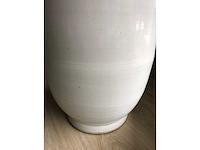 Large blanc de chine ceramic vase. 90cm high. - afbeelding 4 van  34
