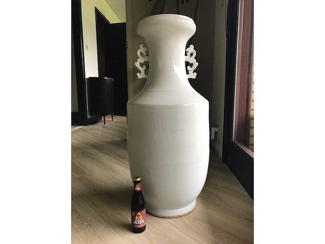 Large blanc de chine ceramic vase. 90cm high. - afbeelding 19 van  34