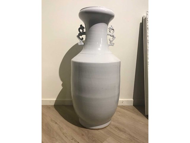 Large blanc de chine ceramic vase. 90cm high. - afbeelding 21 van  34