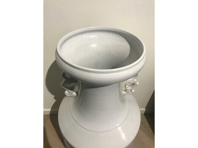 Large blanc de chine ceramic vase. 90cm high. - afbeelding 24 van  34