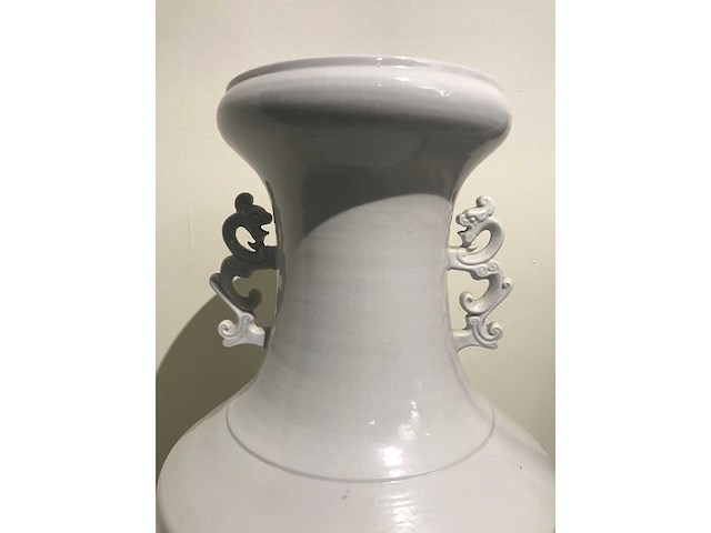 Large blanc de chine ceramic vase. 90cm high. - afbeelding 26 van  34