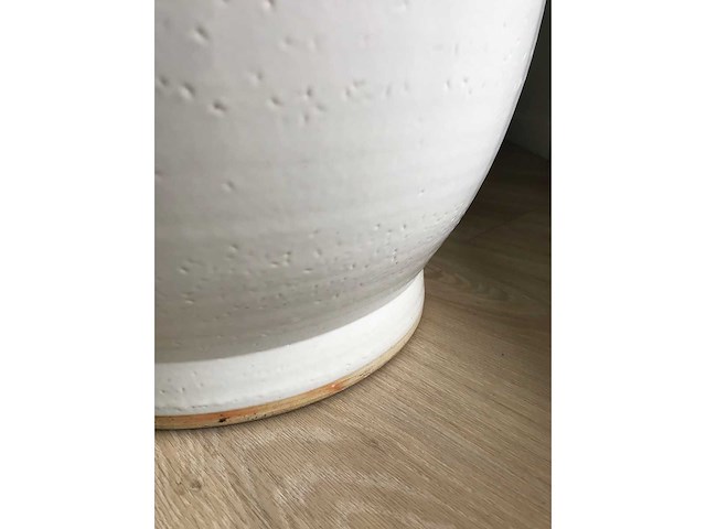 Large blanc de chine ceramic vase. 90cm high. - afbeelding 29 van  34