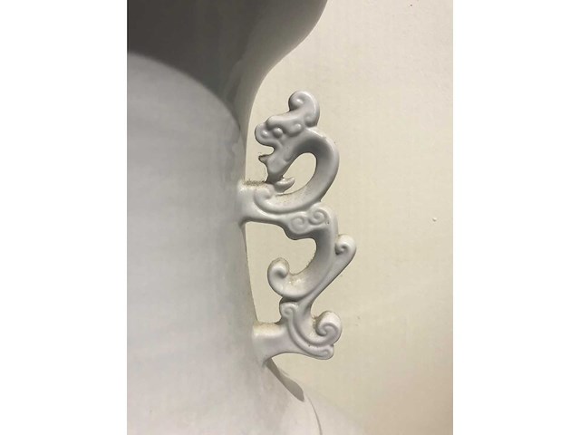 Large blanc de chine ceramic vase. 90cm high. - afbeelding 25 van  34