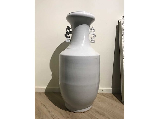 Large blanc de chine ceramic vase. 90cm high. - afbeelding 27 van  34