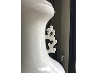 Large blanc de chine ceramic vase. 90cm high. - afbeelding 23 van  34