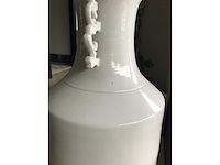 Large blanc de chine ceramic vase. 90cm high. - afbeelding 34 van  34