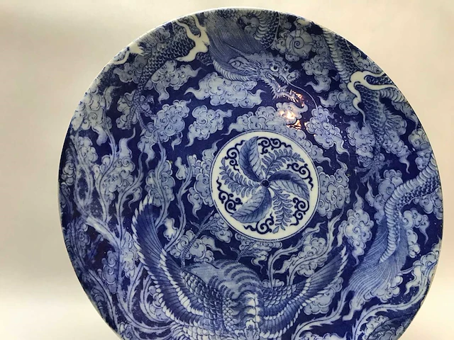 Large blue white phoenix dragon japanese porcelein plate - afbeelding 4 van  26