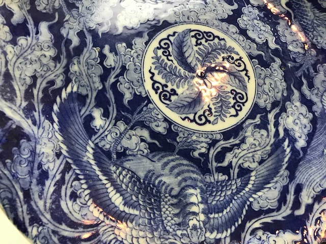 Large blue white phoenix dragon japanese porcelein plate - afbeelding 6 van  26