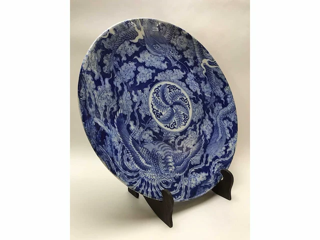 Large blue white phoenix dragon japanese porcelein plate - afbeelding 8 van  26