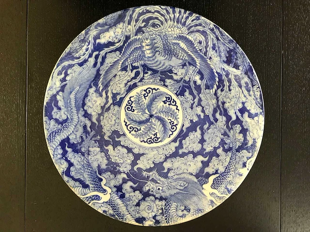 Large blue white phoenix dragon japanese porcelein plate - afbeelding 1 van  26
