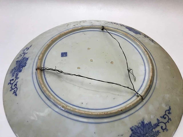 Large blue white phoenix dragon japanese porcelein plate - afbeelding 16 van  26